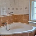 Rachmannova S Bazenem Villa