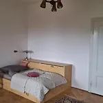 Rachmannova S Bazenem Villa